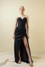 Load image into Gallery viewer, Vania little black dress
